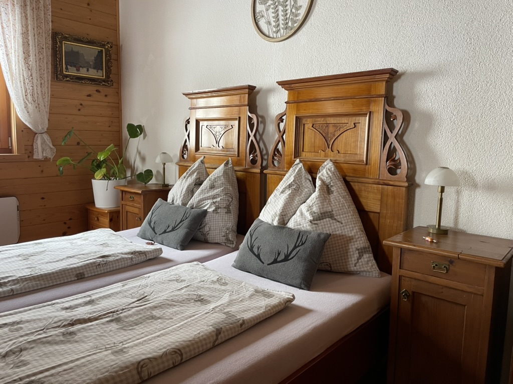 Zweites Schlafzimmer mit zwei Betten